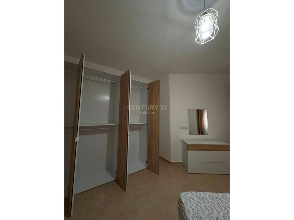 Vlore, jepet me qera apartament 2+1 Kati 10, 98 m² 480 € (Transballkanike)