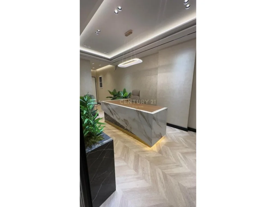 Tirane, jepet me qera zyre Kati 1, 92 m² 1.500 € 