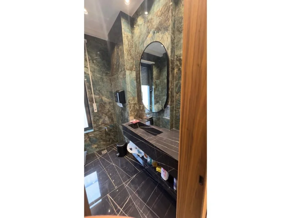 Tirane, jepet me qera zyre Kati 1, 92 m² 1.500 € 