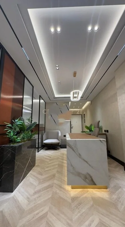 Tirane, jepet me qera zyre Kati 1, 92 m² 1.500 € (Ish stacioni i trenit.)