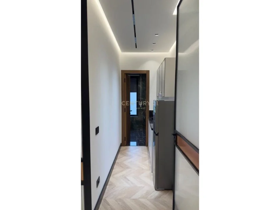 Tirane, jepet me qera zyre Kati 1, 92 m² 1.500 € 