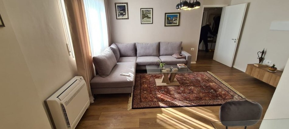 Tirane, jepet me qera apartament 1+1+Aneks+Ballkon Kati 7, 67 m² 850 € 