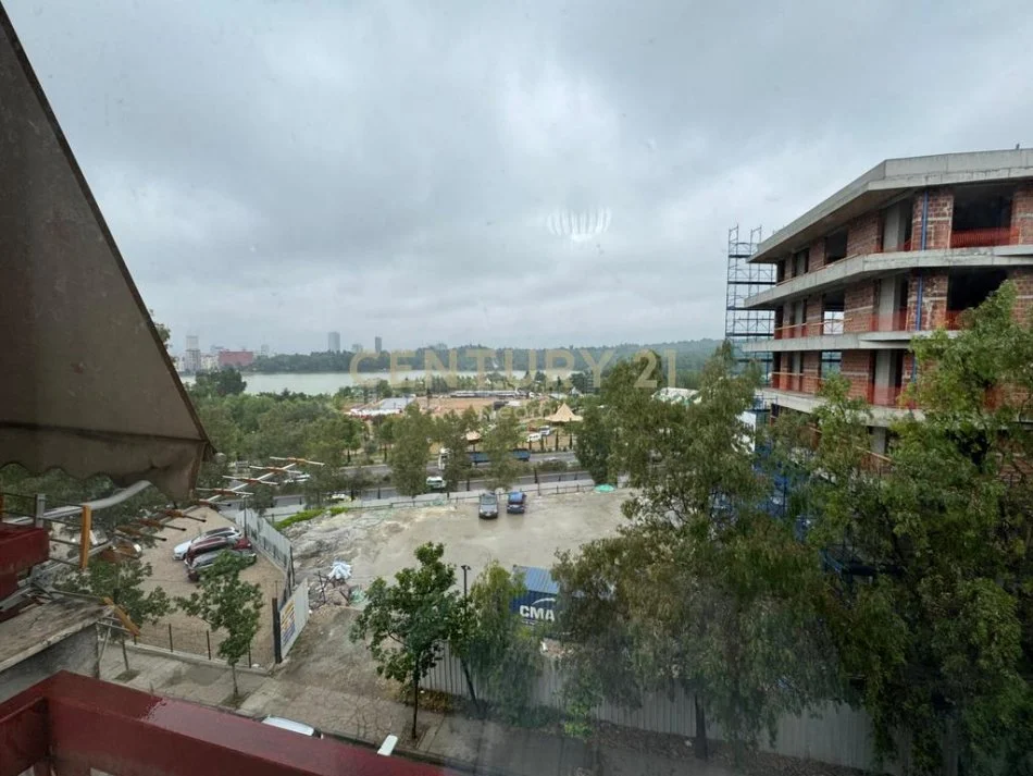 Tirane, jepet me qera apartament 2+1+Aneks+Ballkon Kati 4, 112 m² 1.000 € (Neom116041)