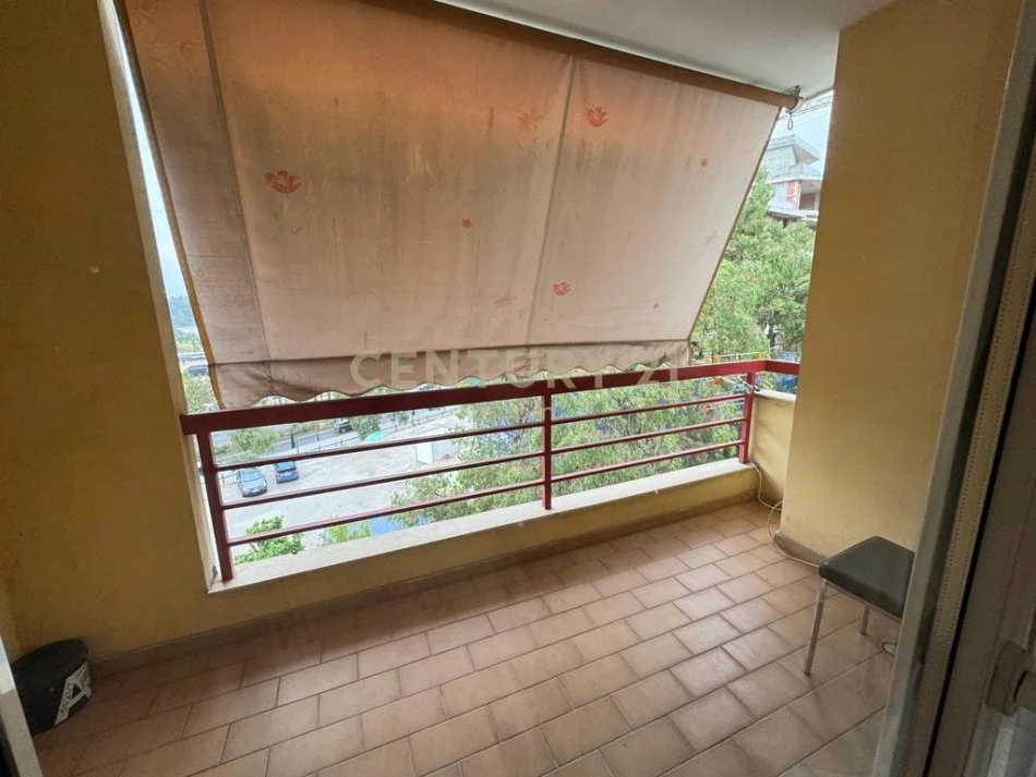 Tirane, jepet me qera apartament 2+1+Aneks+Ballkon Kati 4, 112 m² 1.000 € (Neom116041)