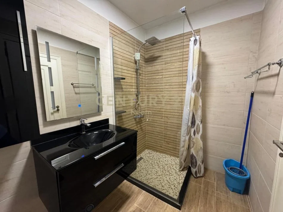Tirane, jap me qera apartament 2+1+ POST PARKIMI , 112 m² 1.000 € (Liqeni i Thatë)