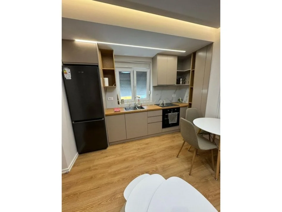 Tirane, jepet me qera apartament 1+1+Aneks Kati 1, 53 m² 600 € (Neom116080)