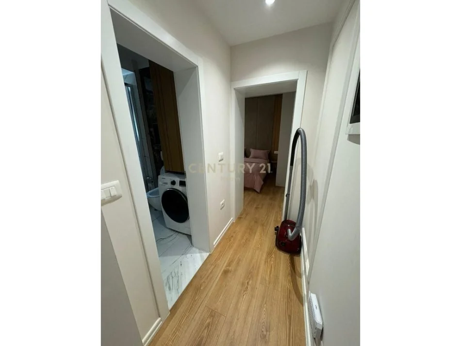 Tirane, jap me qera apartament 1+1 , 53 m² 600 € (Tirana e Re)