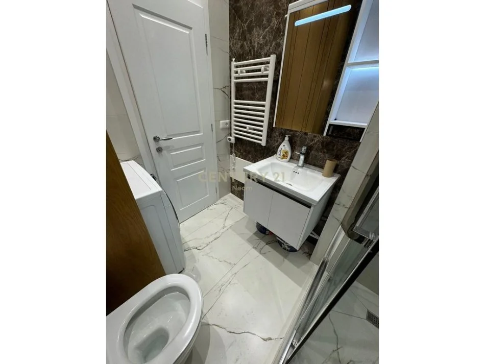 Tirane, jap me qera apartament 1+1 , 53 m² 600 € (Tirana e Re)