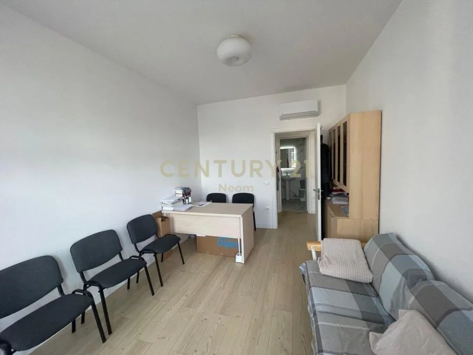 Tirane, jap me qera zyre , 75 m² 600 € (Komuna e Parisit)