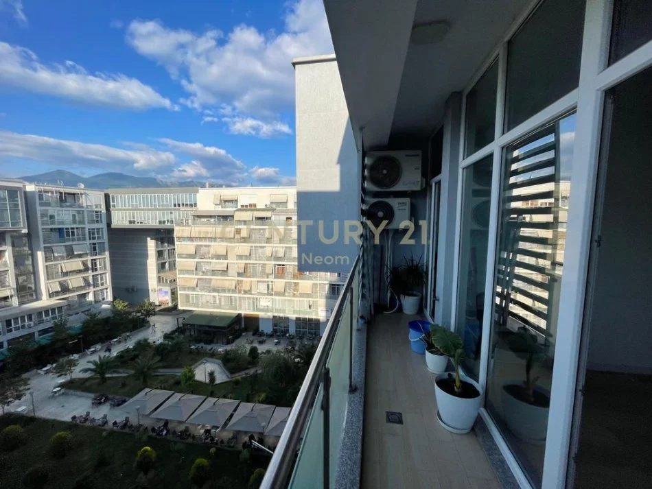 Tirane, jepet me qera zyre Kati 5, 75 m² 600 € (Neom116079)