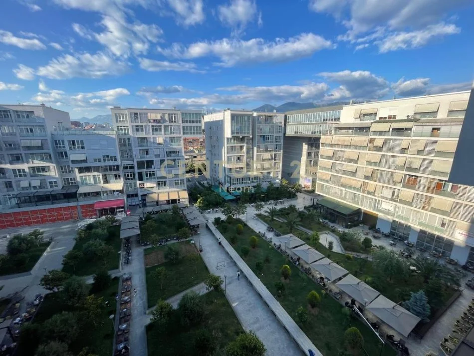 Tirane, jepet me qera zyre Kati 5, 75 m² 600 € (Neom116079)