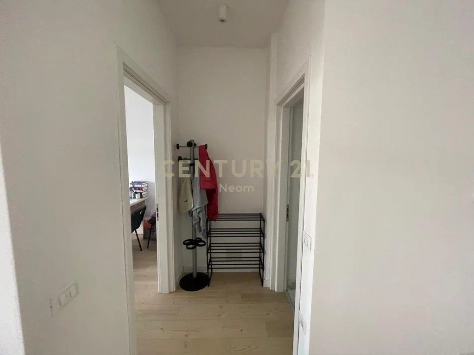 Tirane, jap me qera zyre , 75 m² 600 € (Komuna e Parisit)