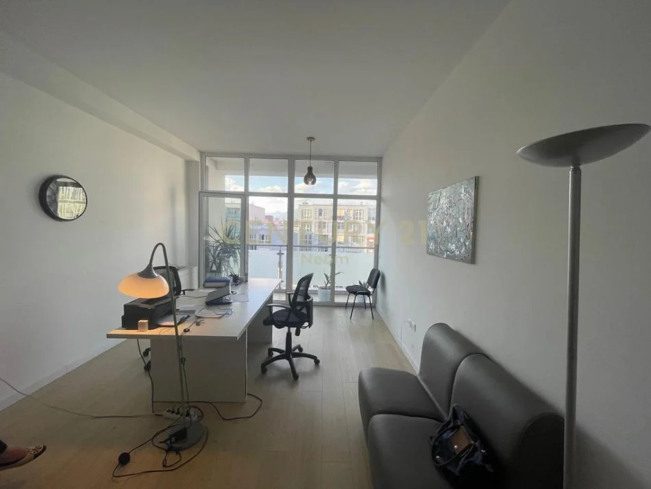 Tirane, jap me qera zyre , 75 m² 600 € (Komuna e Parisit)