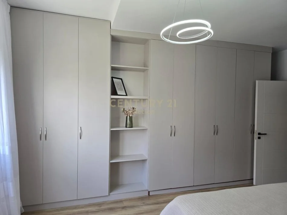 Tirane, jepet me qera apartament 2+1+Ballkon Kati 3, 93 m² 700 € (Action116109)