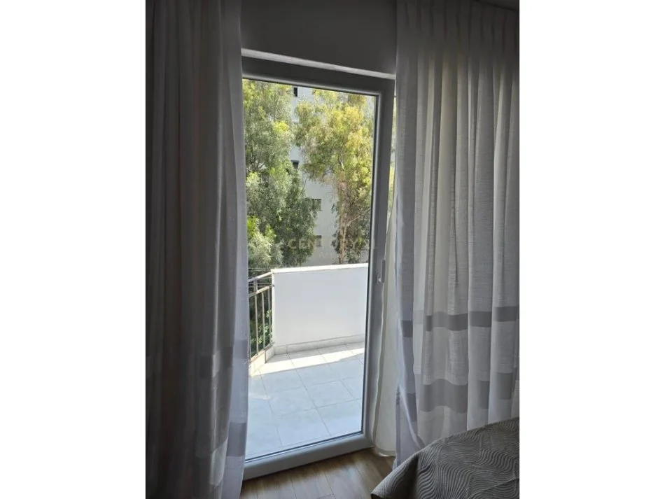 Tirane, jepet me qera apartament 2+1+Ballkon Kati 3, 93 m² 700 € (Action116109)