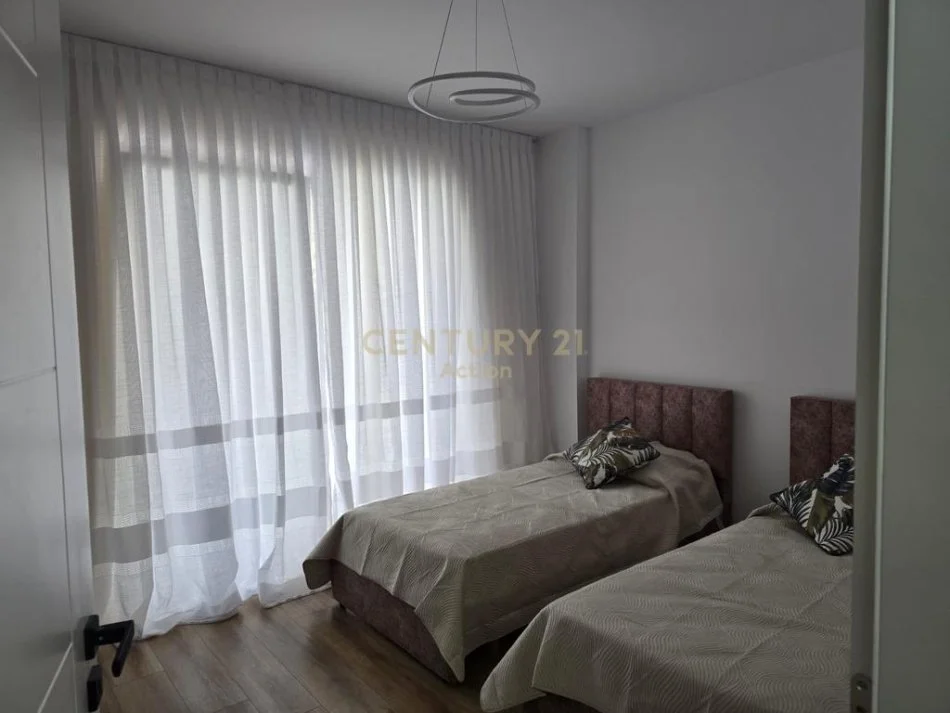 Tirane, jepet me qera apartament 2+1+Ballkon Kati 3, 93 m² 700 € (Action116109)