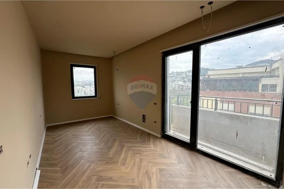 Tirane, shitet 2+1 , 120 m² 295.000 € (Liqeni i Thate)