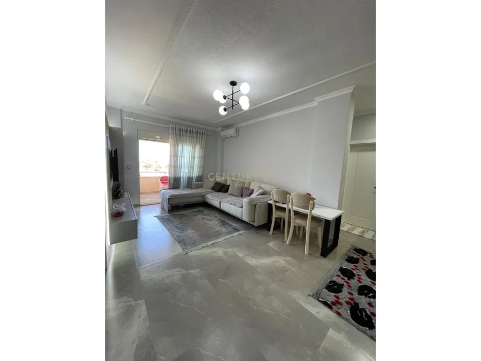 Durres, jepet me qera apartament 2+1+Ballkon Kati 2, 70 m² 135.000 € (Bulevardi i Pishave)