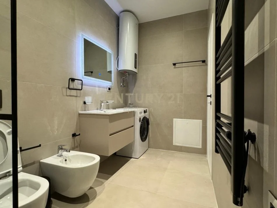 Durres Plazh, shitet apartament 1+1 Kati 8, 65 m² 129.000 € (Plazh Iliri)
