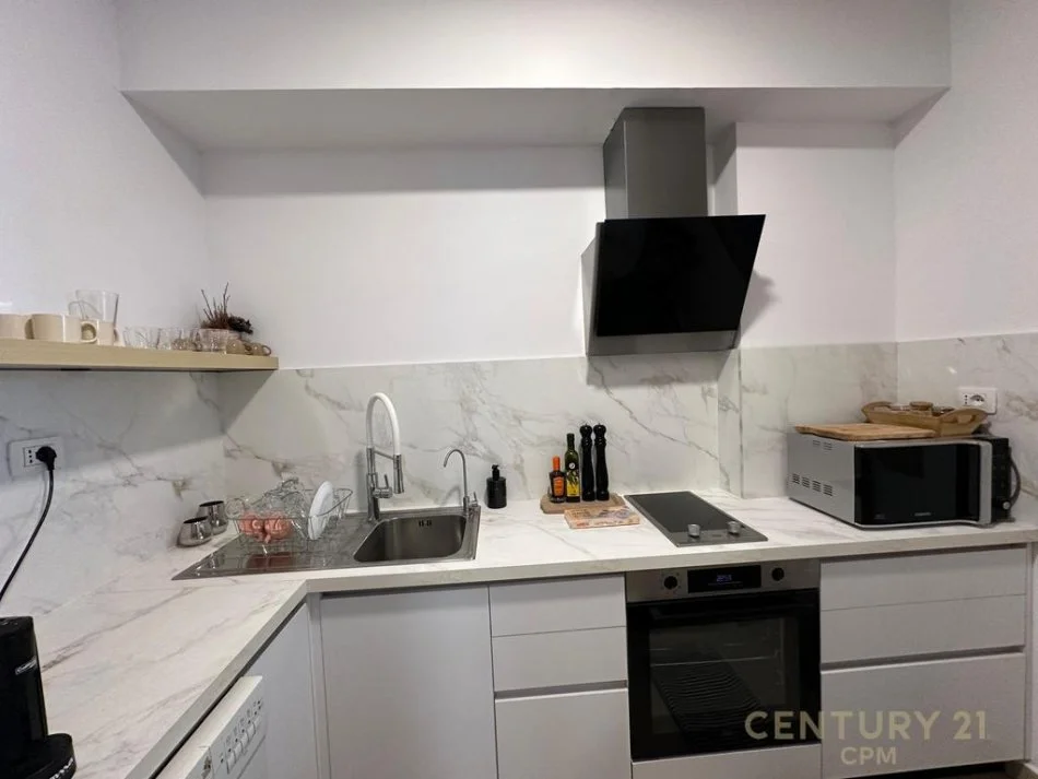 Tirane, shitet apartament duplex 3+1+Ballkon Kati 2, 135 m² 250.000 € (tek hipoteka)