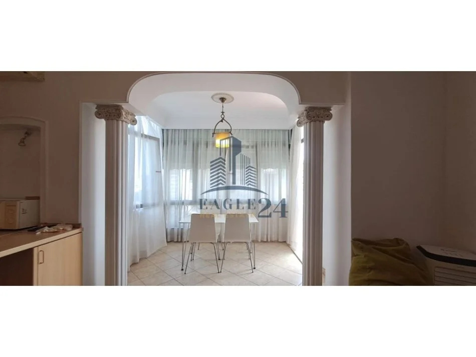 Tirane, jepet me qera apartament 2+1 , 95 m² 650 € (Rruga e Kavajes,prane Kishes Katolike)