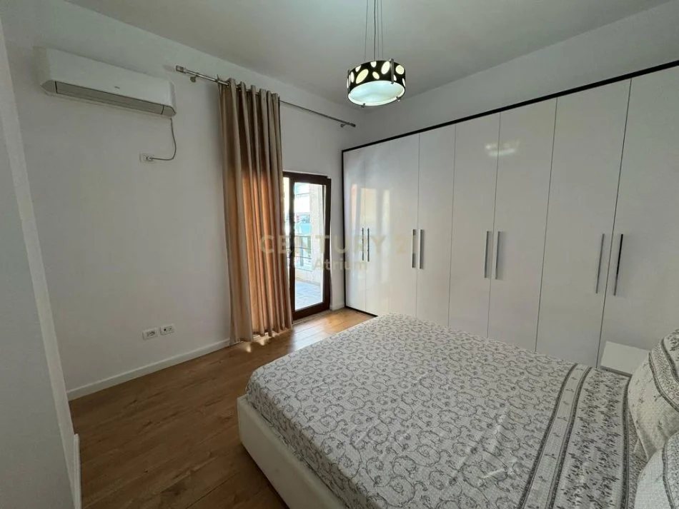 Tirane, jepet me qera apartament 1+1+Aneks+Ballkon Kati 7, 75 m² 600 € 
