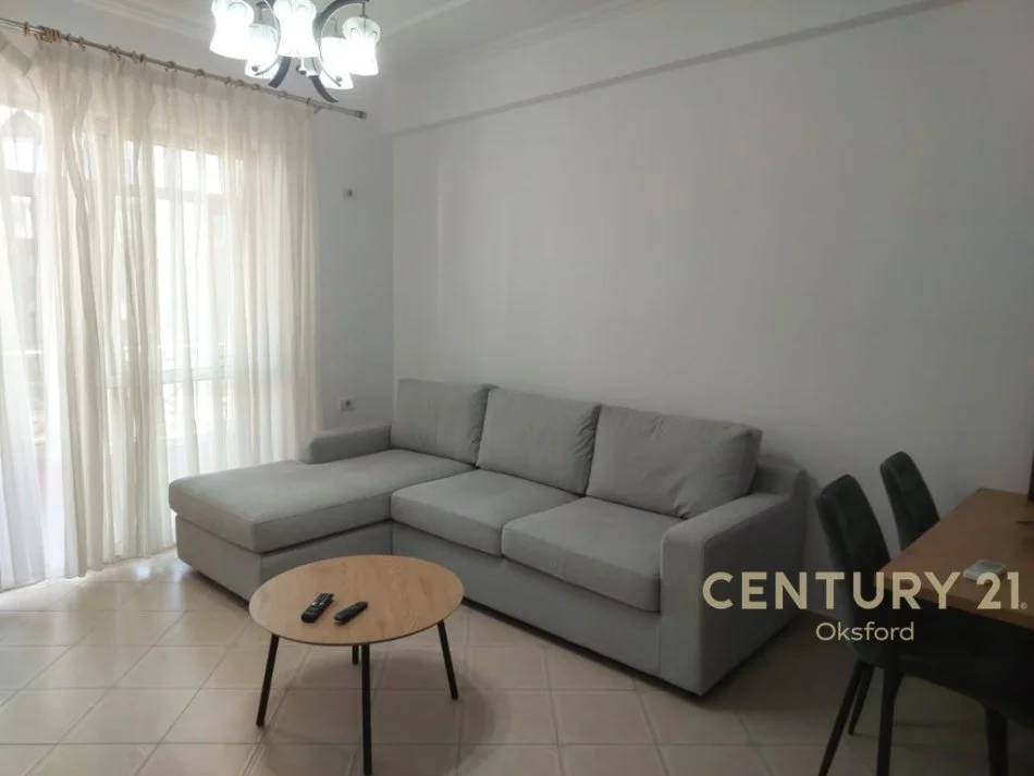 Tirane, jap me qera apartament 1+1 , 70 m² 650 € (Komuna e Parisit)