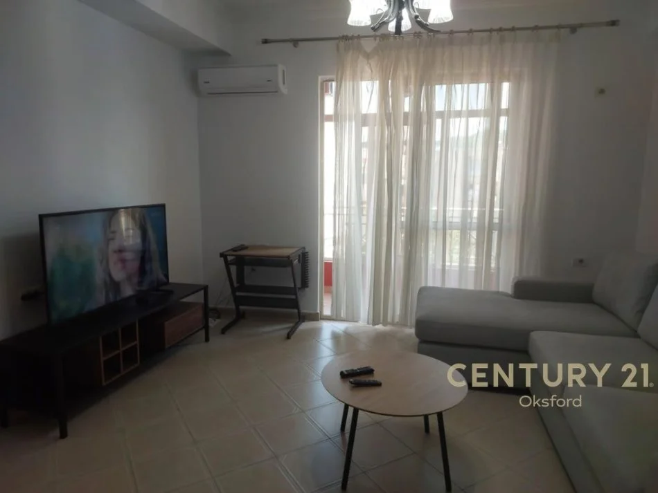 Tirane, jap me qera apartament 1+1 , 70 m² 650 € (Komuna e Parisit)