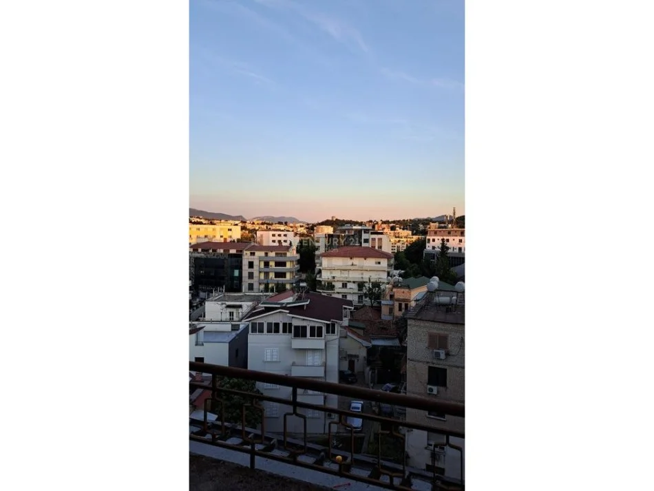 Tirane, jepet me qera apartament 1+1 Kati 7, 71 m² 450 €