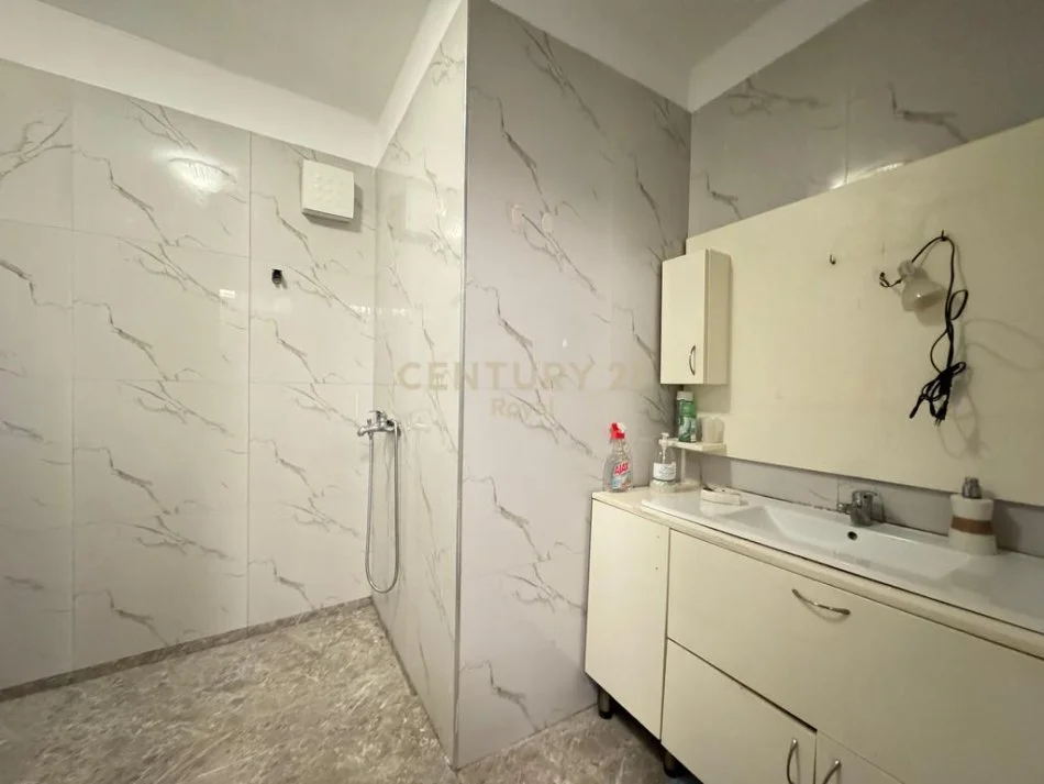 Tirane, shitet apartament 2+1+Ballkon Kati 1, 120 m² 176.500 € 