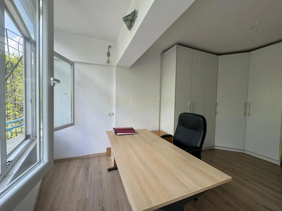 Tirane, shitet apartament 2+1+Ballkon Kati 1, 120 m² 176.500 € 