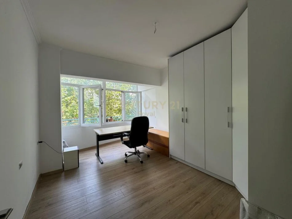 Tirane, shitet apartament 2+1+Ballkon Kati 1, 120 m² 176.500 € 