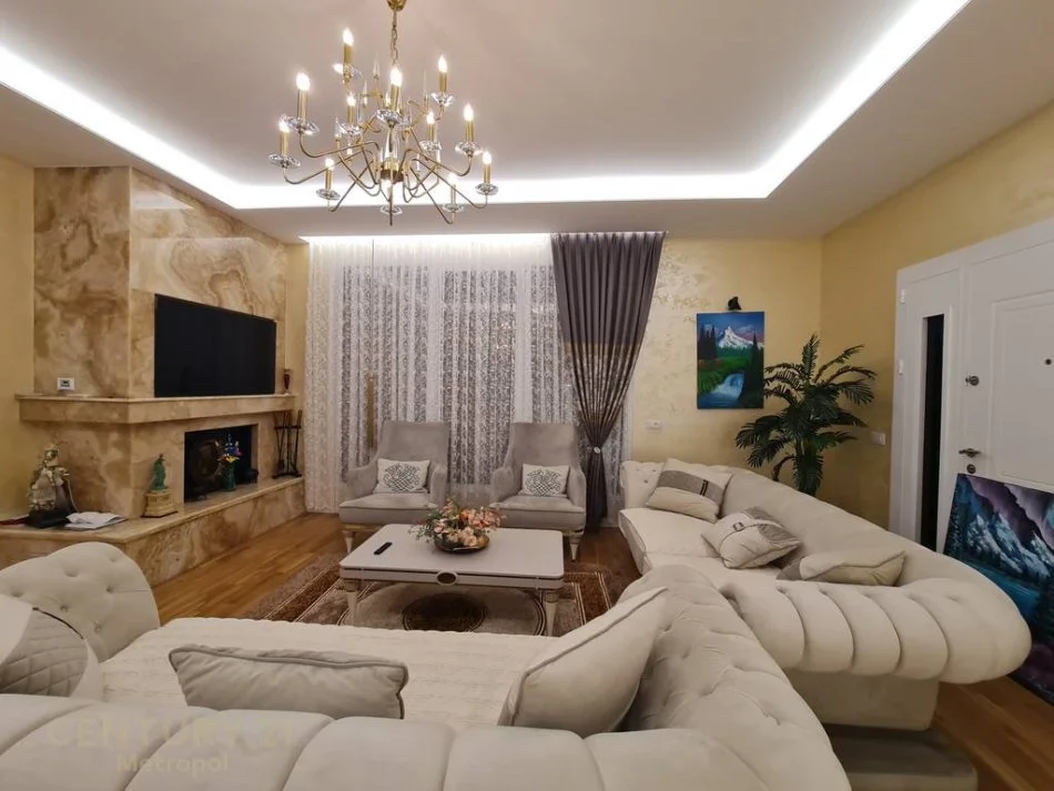 Durres, shitet Vile 2 Katshe Kati 2, 204 m² 450.000 € (Rruga Fushe Bize)
