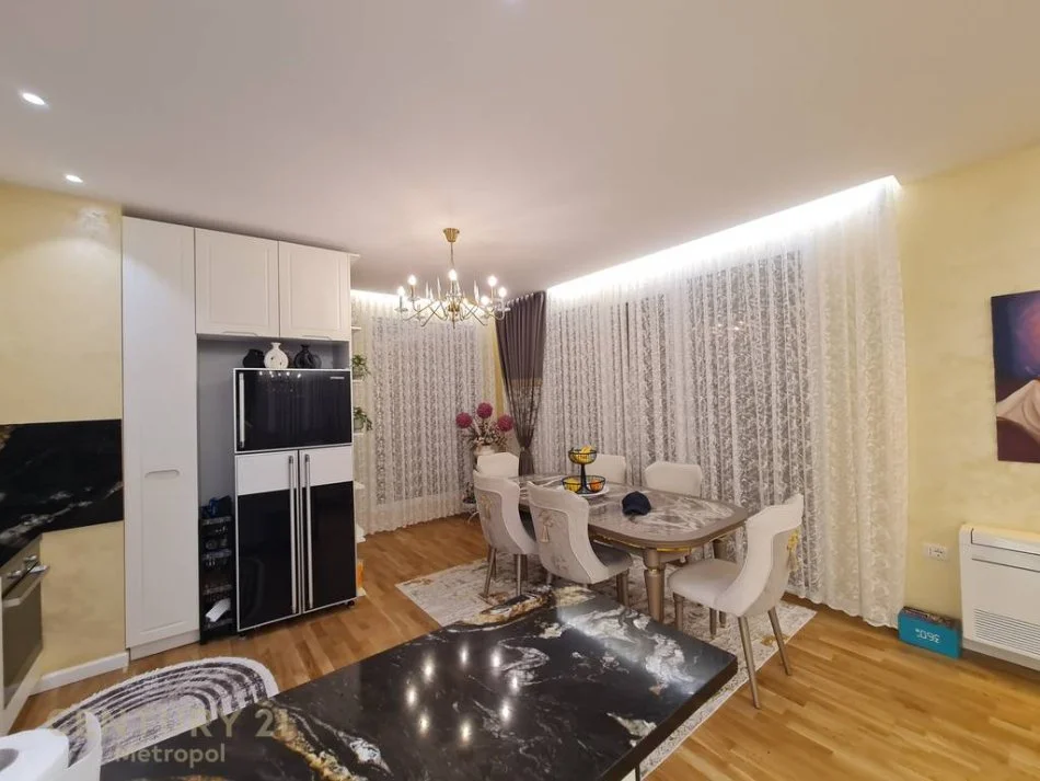 Durres, shitet Vile 2 Katshe Kati 2, 204 m² 450.000 € (Rruga Fushe Bize)
