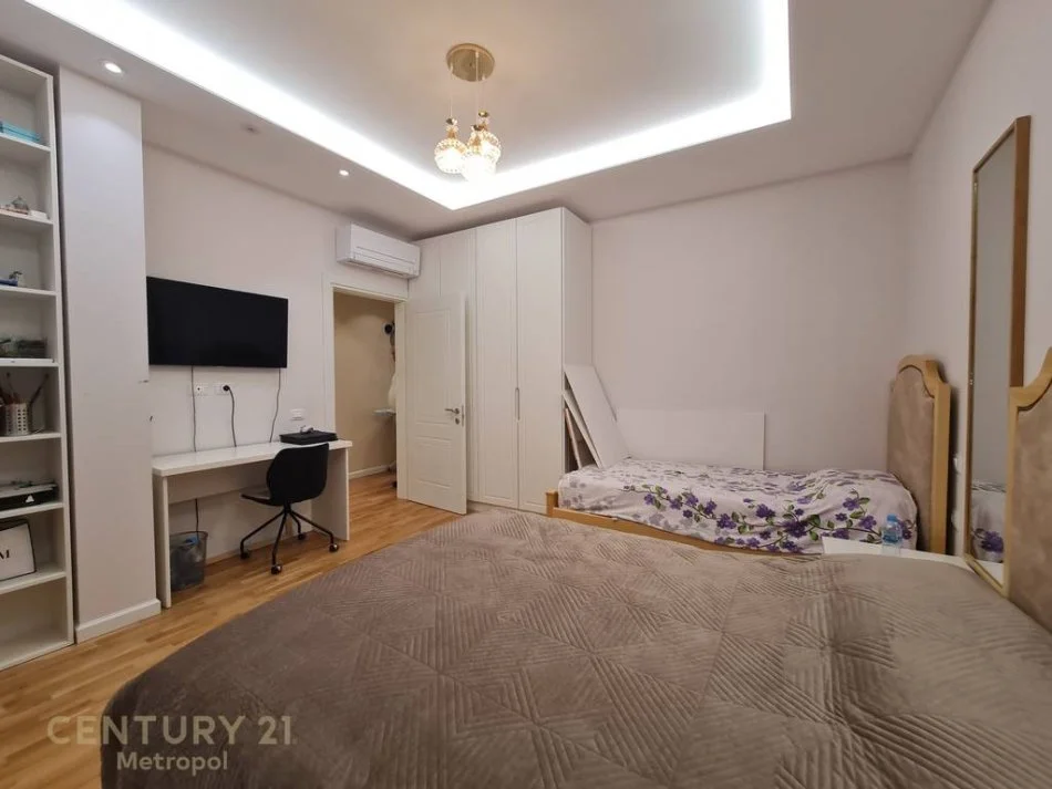 Durres, shitet Vile 2 Katshe Kati 2, 204 m² 450.000 € (Rruga Fushe Bize)