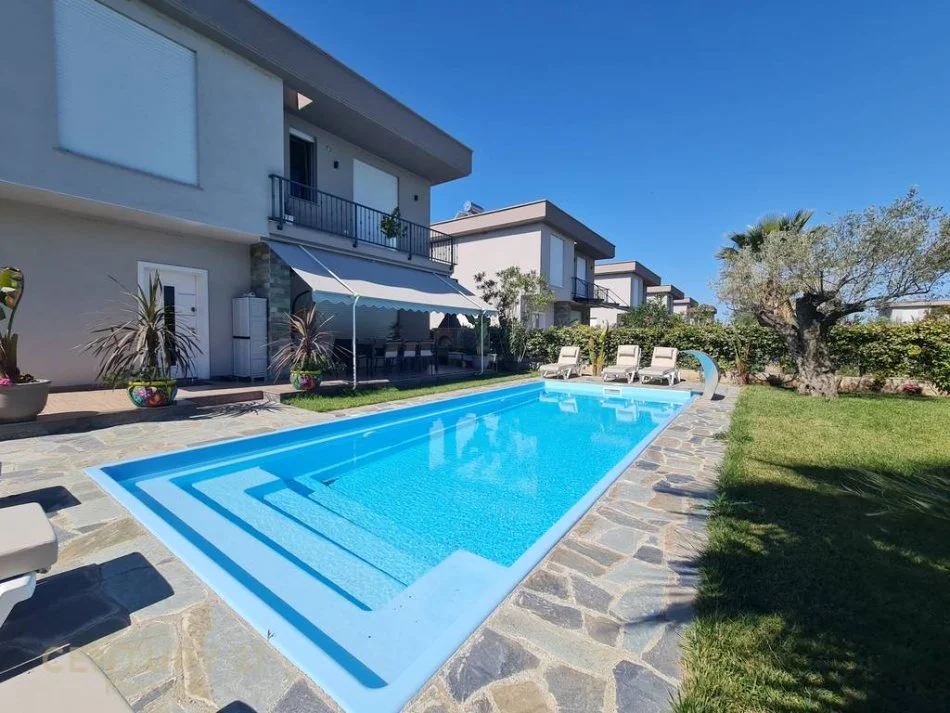 Durres, shitet Vile 2 Katshe Kati 2, 204 m² 450.000 € (Rruga Fushe Bize)