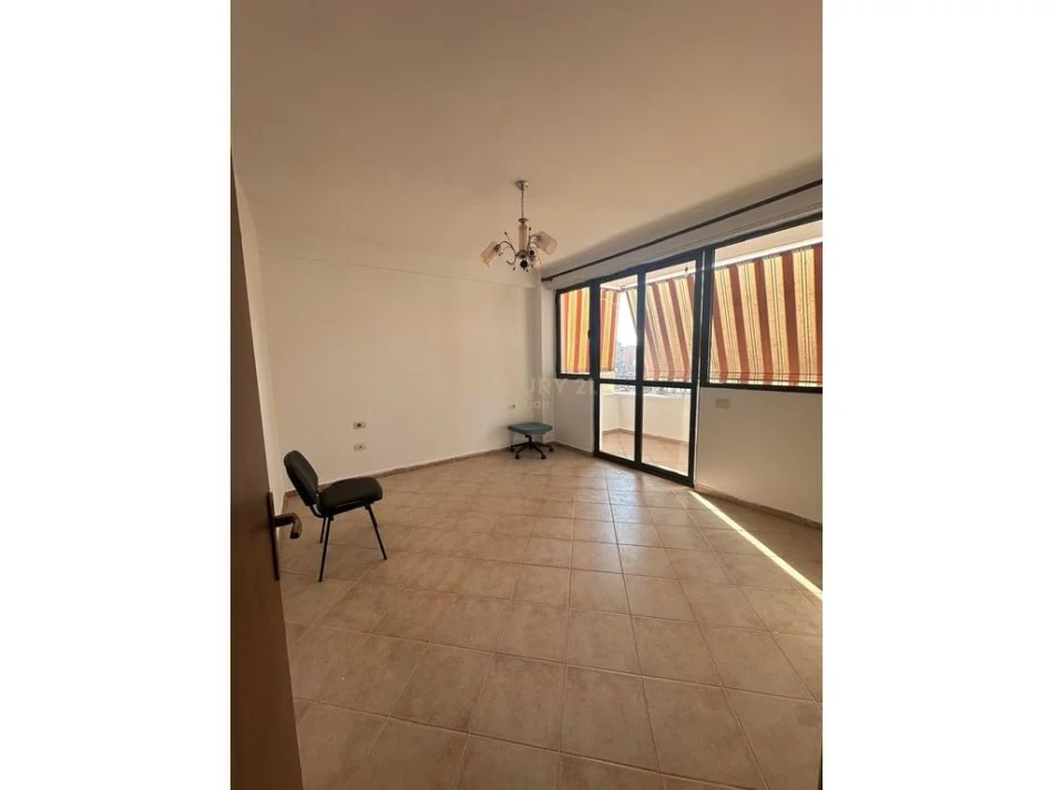Tirane, jepet me qera apartament 1+1 Kati 7, 71 m² 450 €