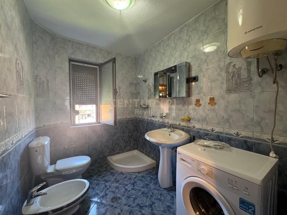 Shqiperi, jepet me qera apartament 2+1+Ballkon Kati 5, 81 m² 500 € (Restorant Durresi, Tirane)
