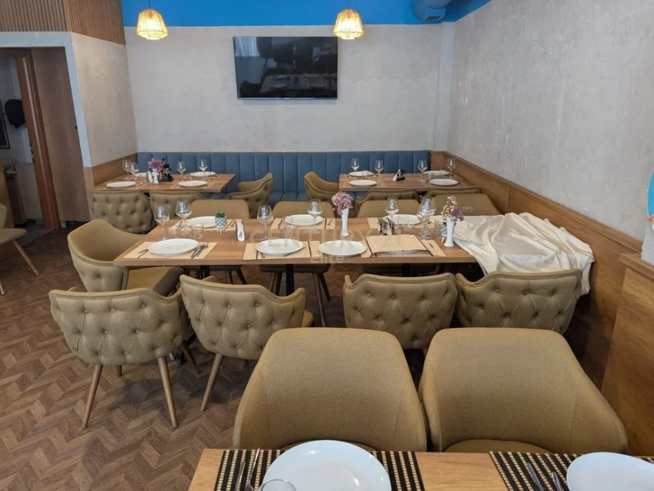 Tirane, jepet me qera bar-resorant Kati 0, 150 m² 2.500 € 
