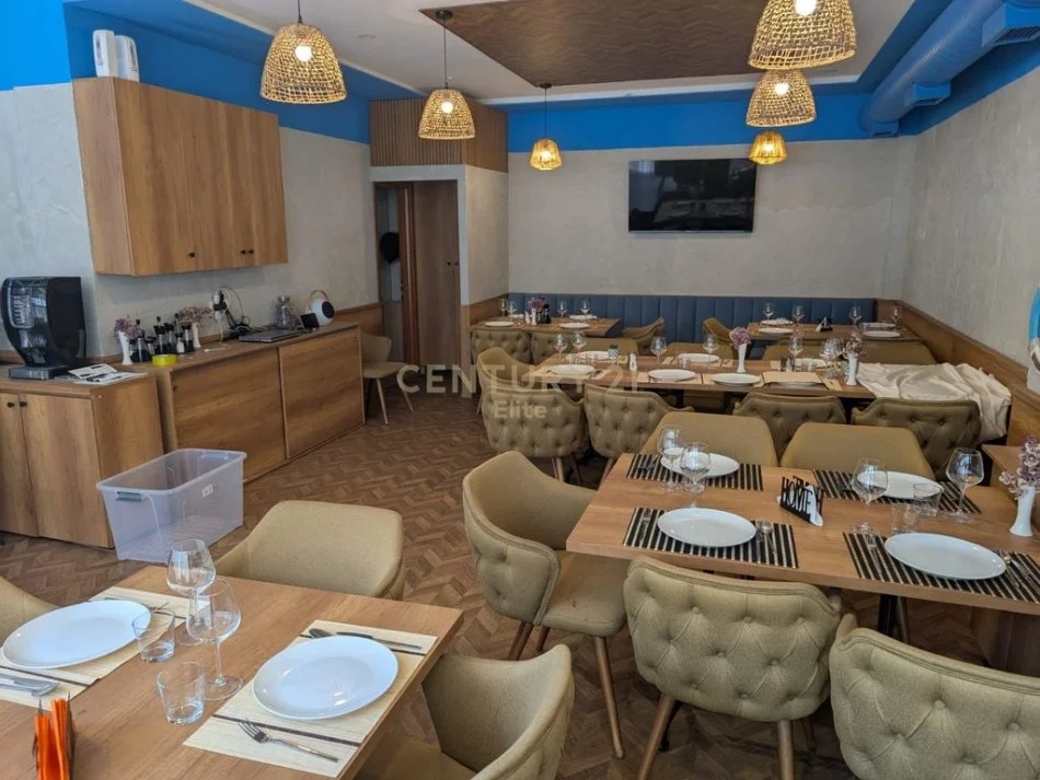 Tirane, jepet me qera bar-resorant Kati 0, 150 m² 2.500 € 