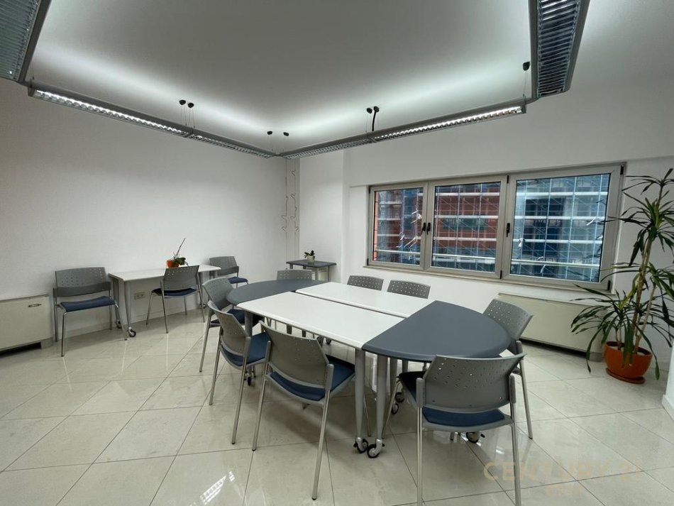 Tirane, jepet me qera zyre Kati 14, 100 m² 1.700 € 