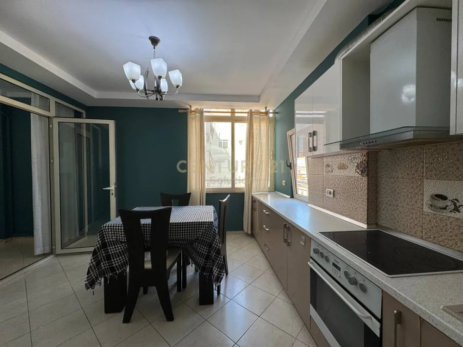 Tirane, jepet me qera apartament 1+1 Kati 7, 76 m² 520 € (Ish Tregu Elektrik)