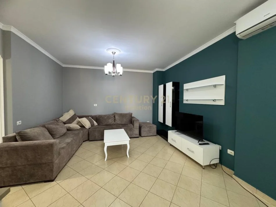 Tirane, jepet me qera apartament 1+1 Kati 7, 76 m² 520 € (Ish Tregu Elektrik)