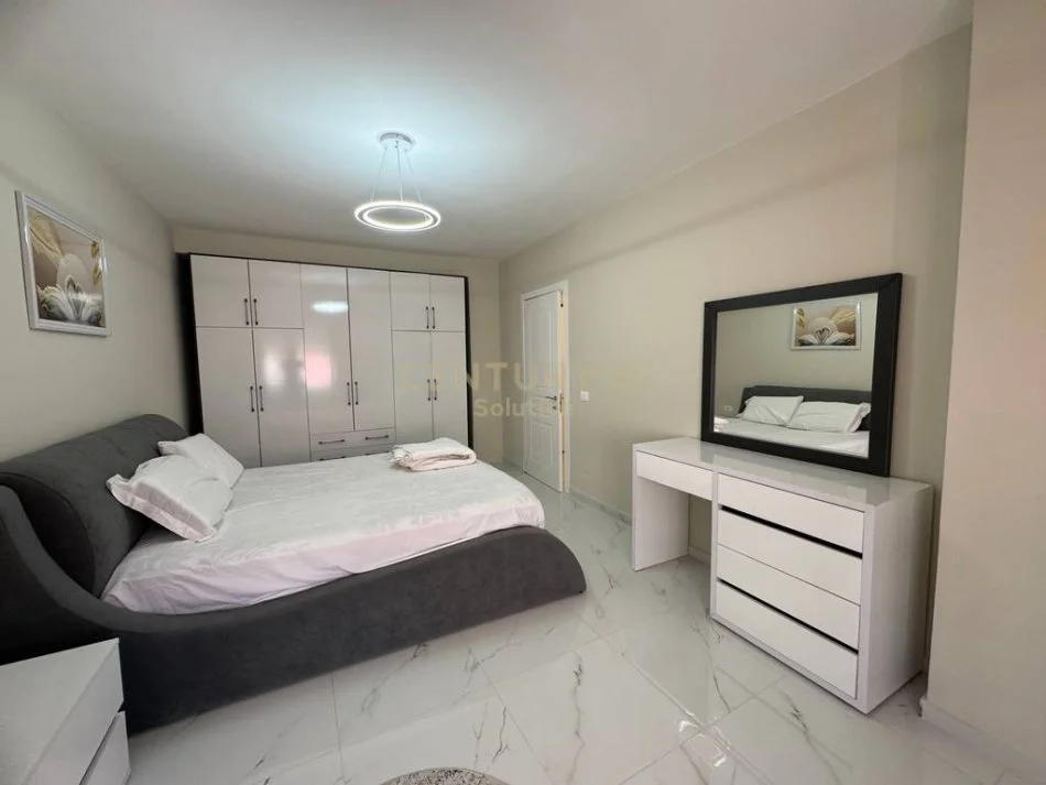 Tirane, jepet me qera apartament 1+1 Kati 6, 60 m² 600 € (Ish prokuroria e Tiranes)