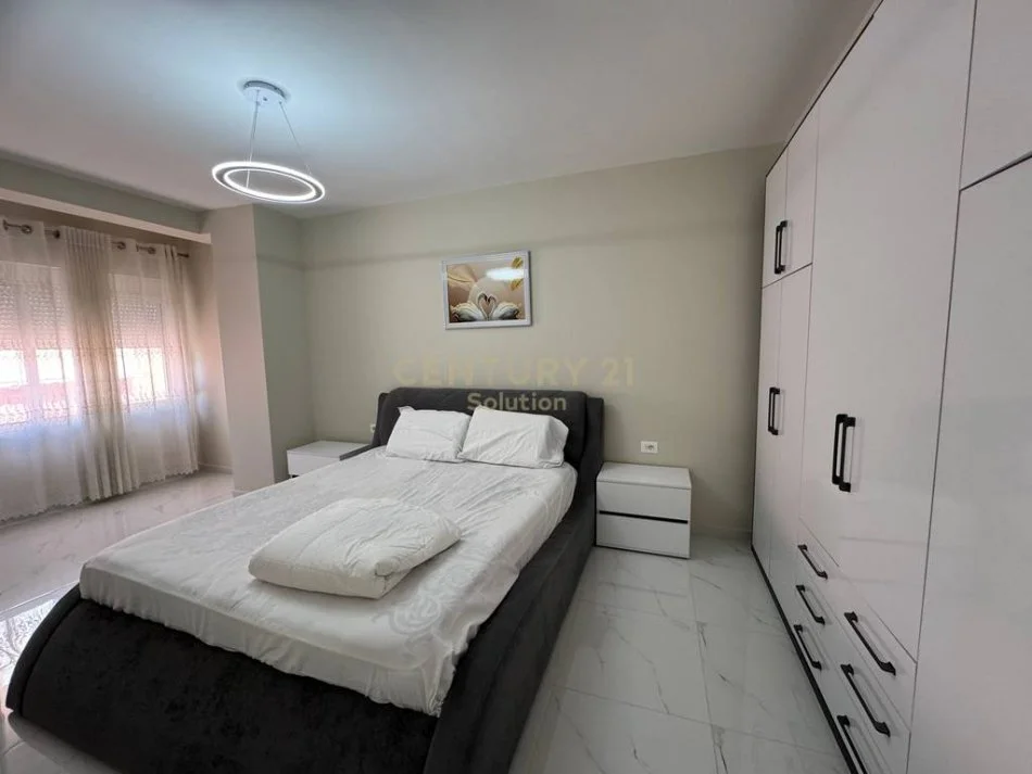 Tirane, jepet me qera apartament 1+1 Kati 6, 60 m² 600 € (Ish prokuroria e Tiranes)