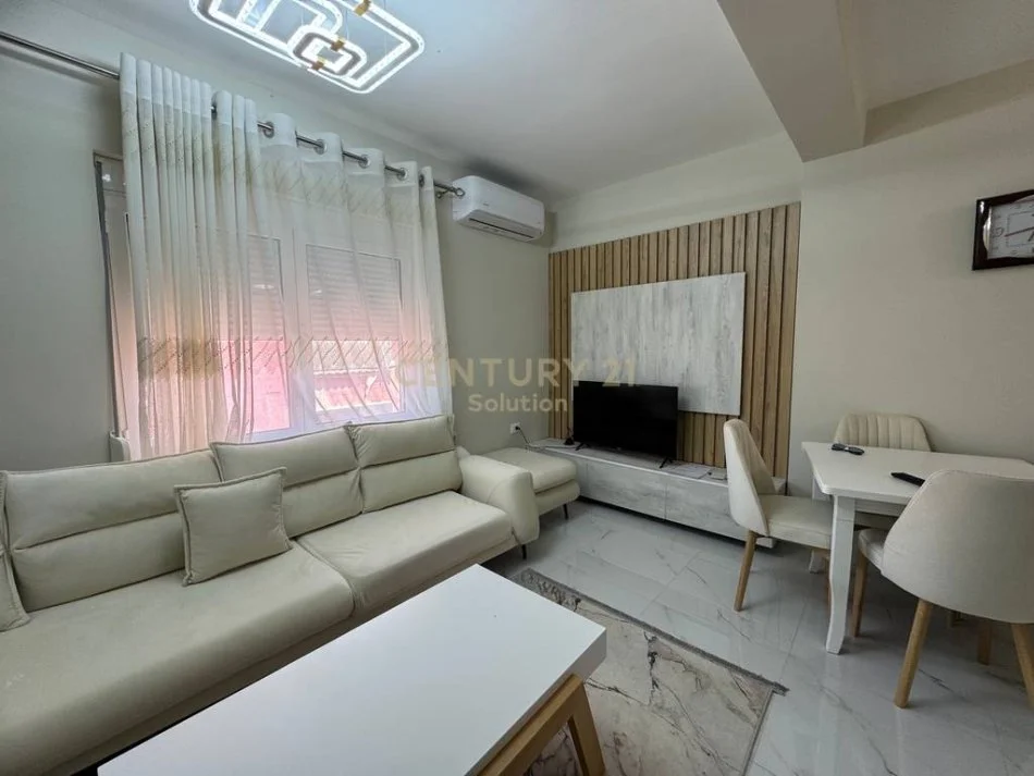 Tirane, jepet me qera apartament 1+1 Kati 6, 60 m² 600 € (Ish prokuroria e Tiranes)