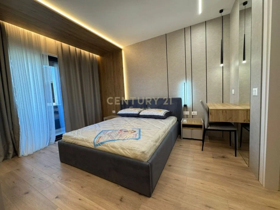 Tirane, jepet me qera 2+1+Aneks+Ballkon Kati 4, 100 m² 1.000 € 