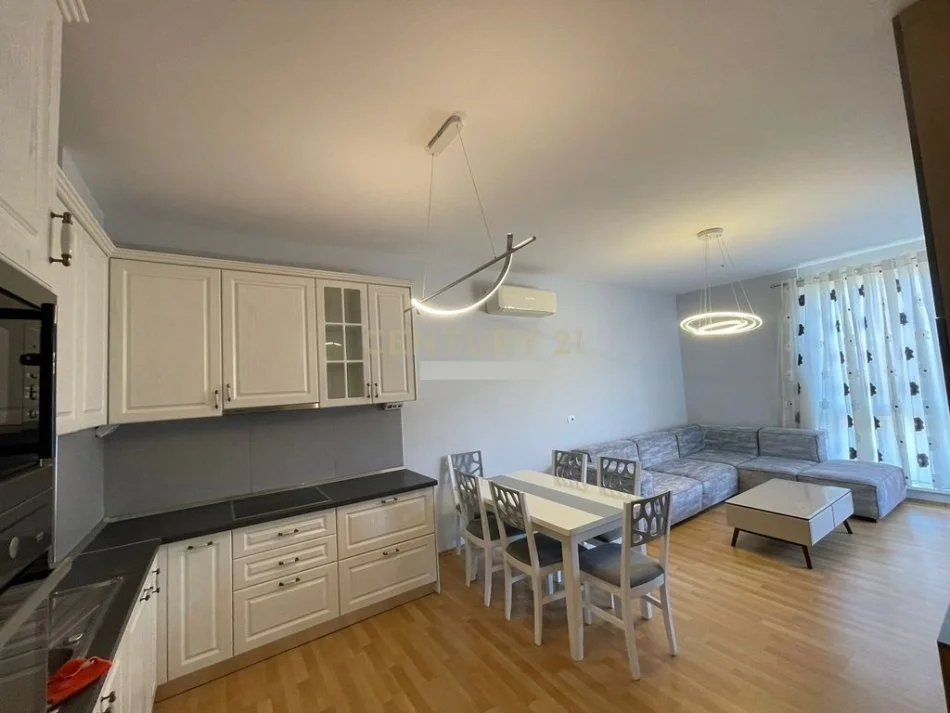 Tirane, jepet me qera apartament 2+1 Kati 5, 85 m² 800 € (21 Dhjetori)