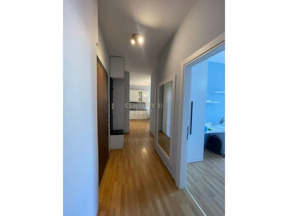 Tirane, jepet me qera apartament 2+1 Kati 5, 85 m² 800 € (Prane Bar Oslos)