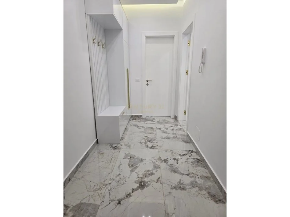 Tirane, jepet me qera apartament 1+1 Kati 5, 75 m² 500 € (Paskuqan)